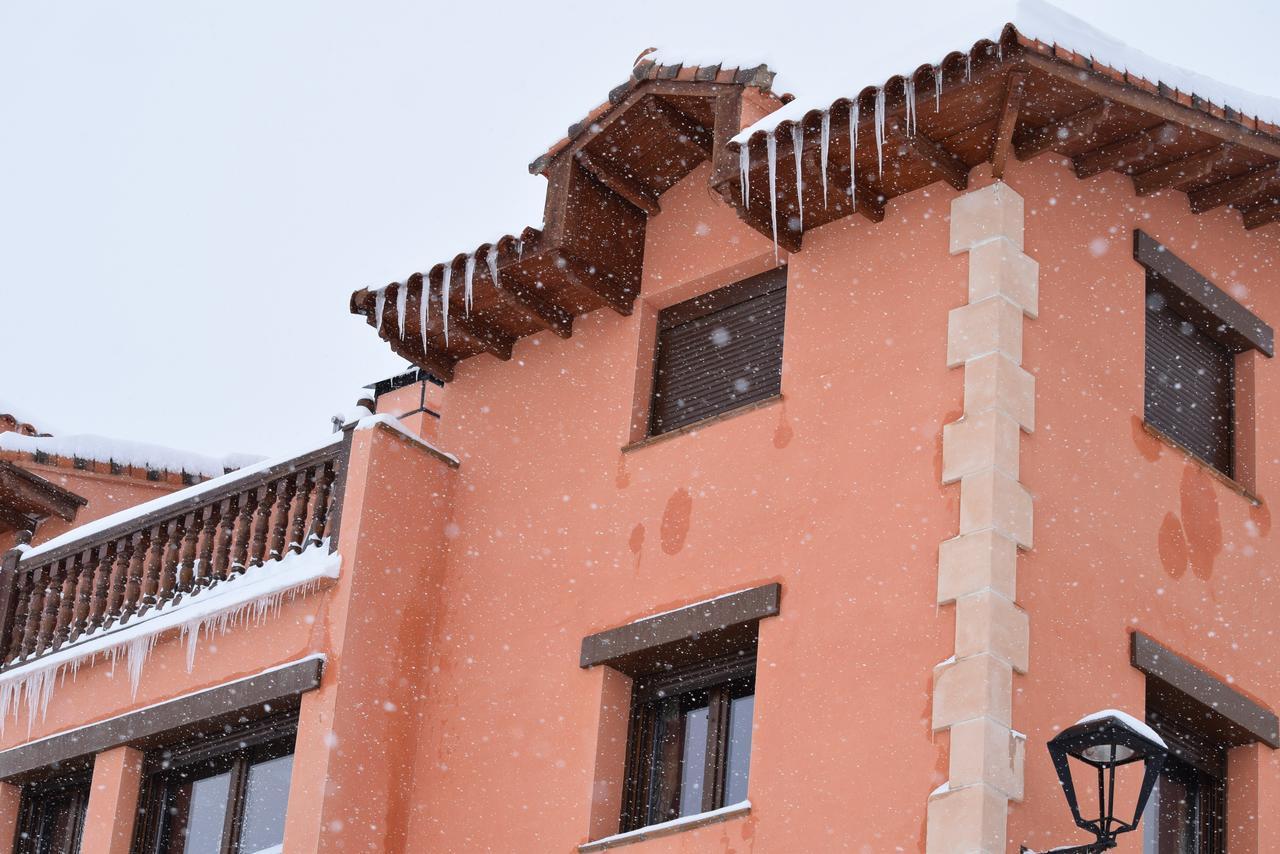 El Castillo De Celia Cubla Exteriör bild