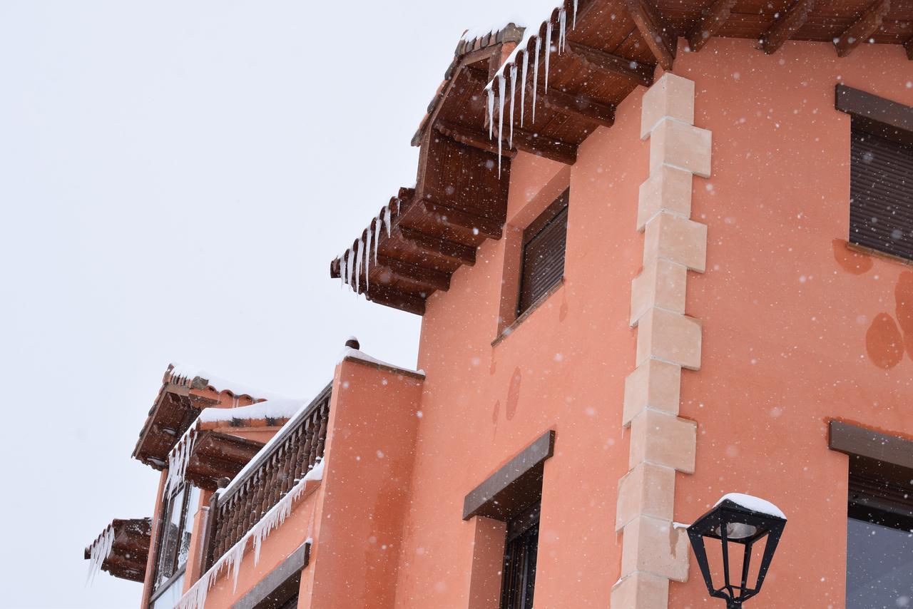 El Castillo De Celia Cubla Exteriör bild